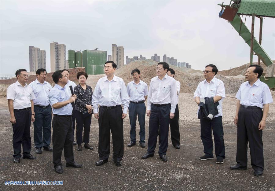Debe mejorarse la aplicación de la ley en la prevención y el control de la contaminación por desechos sólidos, dijo el máximo legislador chino Zhang Dejiang durante un recorrido de inspección del lunes a hoy en la provincia de Hunan.