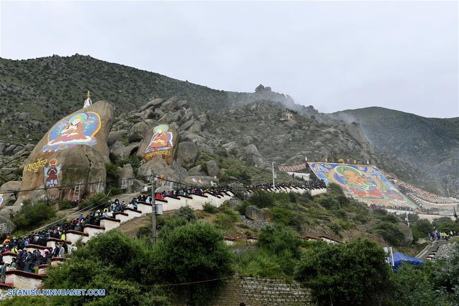 Lhasa, capital de la región autónoma de Tíbet, en el suroeste de China, comenzó hoy lunes las celebraciones anuales del tradicional Festival Shoton.