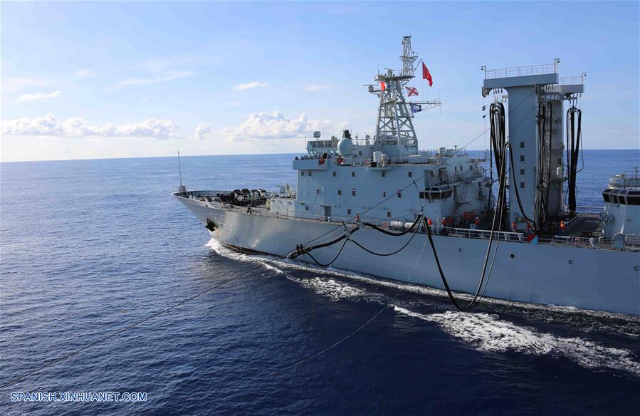 Una formación naval china formada por el destructor Changchun, la fragata de misiles guiados Jingzhou y el buque de abastecimiento Chaohu realizó un simulacro con munición real en las aguas del Océano Índico Occidental, informaron hoy viernes fuentes militares.