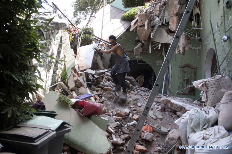 (90)MEXICO-CIUDAD DE MEXICO-SOCIEDAD-MEDIO-SISMO