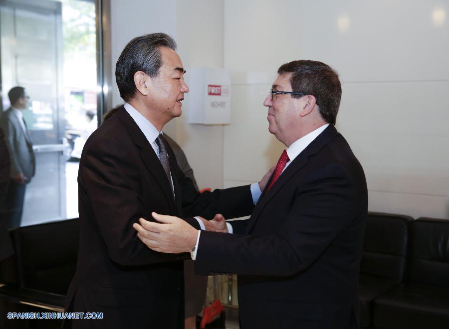 El ministro de Relaciones Exteriores de China, Wang Yi, se reunió el viernes con su homólogo cubano, Bruno Rodríguez Parrilla, en los márgenes del 72º período de sesiones de la Asamblea General de la ONU y ambas partes acordaron fortalecer la cooperación bilateral.