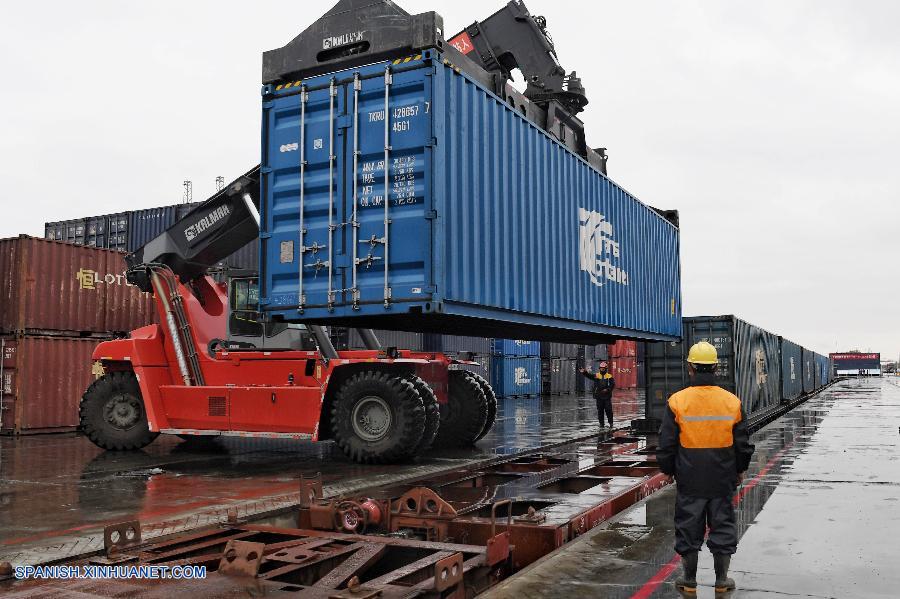 Una nueva ruta de transporte ferroviaria y marítima entre China y Europa fue inaugurada hoy en Urumqi, la capital de la región autónoma uygur de Xinjiang en China.