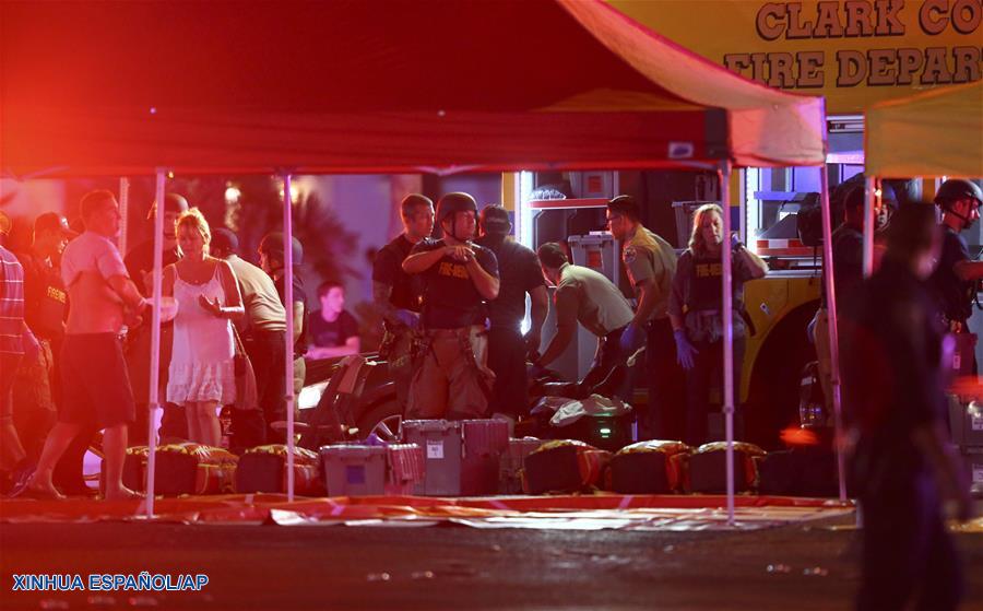 Un tiroteo masivo fuera del hotel Mandalay Bay en Las Vegas, en el estado estadounidense de Nevada, durante un concierto la noche del sábado, ha dejado al menos 20 muertos y 100 heridos.