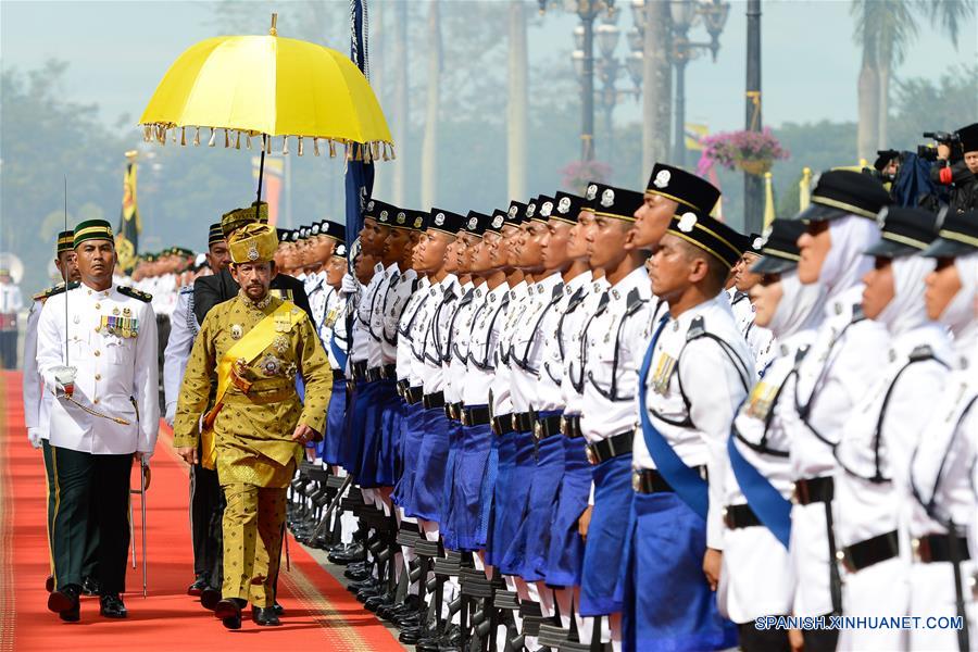 (2)BRUNEI-BANDAR SERI BEGAWAN-SOCIEDAD-REALEZA