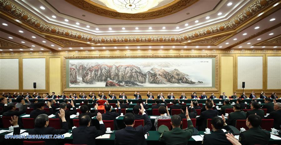 El presídium del XIX Congreso Nacional del Partido Comunista de China (PCCh) sostuvo hoy su primera reunión en la que aprobó un informe sobre el examen de las calificaciones de los delegados, el cual fue llevado a cabo por el comité de acreditaciones de delegados.