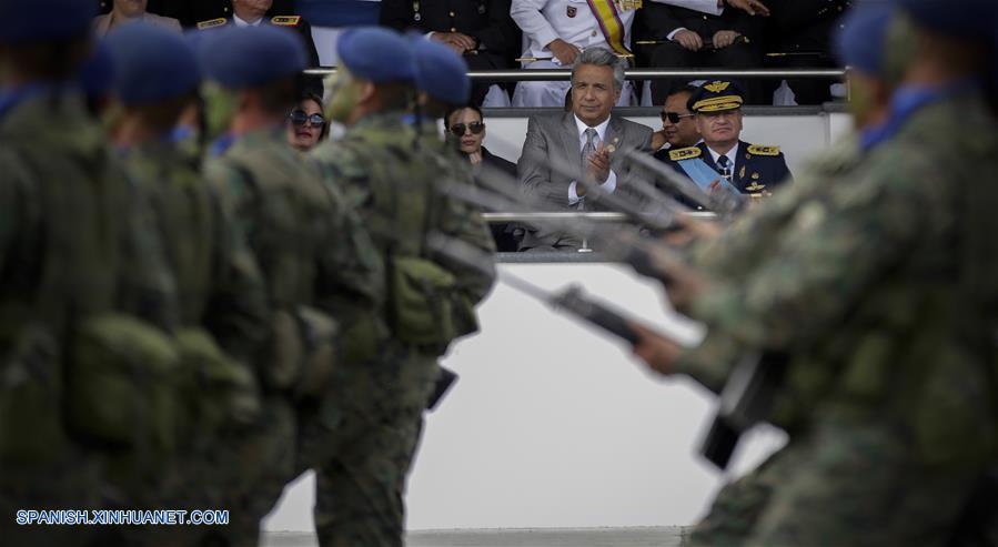 (2)ECUADOR-QUITO-MILITARES-DESFILE