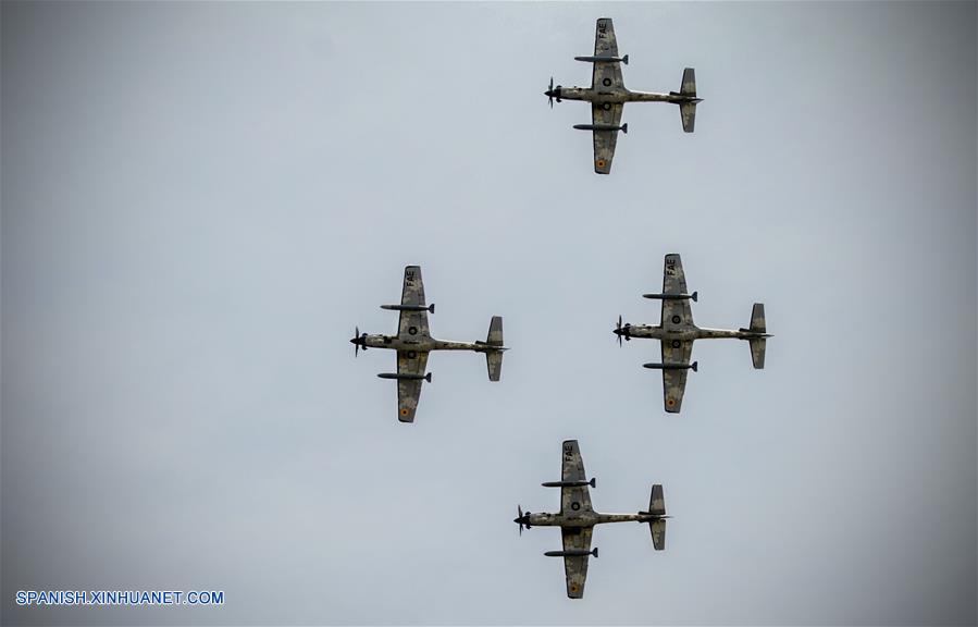 (3)ECUADOR-QUITO-MILITARES-DESFILE