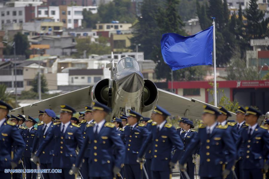 (4)ECUADOR-QUITO-MILITARES-DESFILE