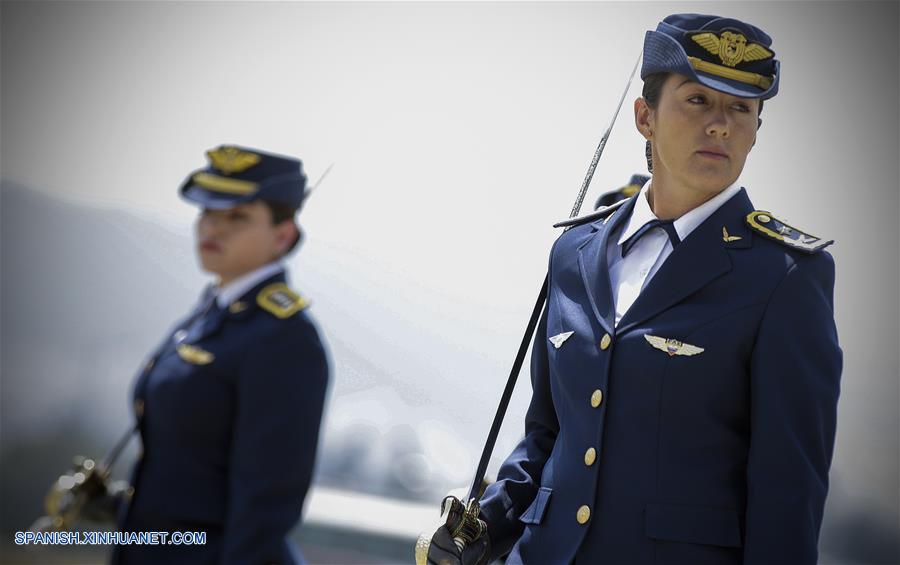 (5)ECUADOR-QUITO-MILITARES-DESFILE