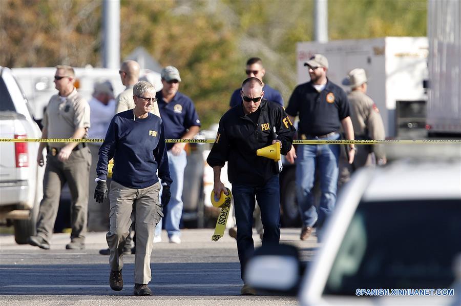 Al menos 27 personas mueren en tiroteo en iglesia de Texas |  