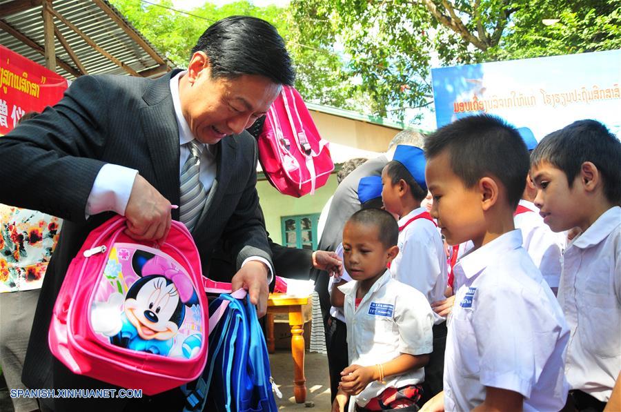 Un evento caritativo fue llevado a cabo hoy con el apoyo de la Oficina de Información del Consejo de Estado, la embajada china y el Ministerio de Educación y Deportes de Laos.