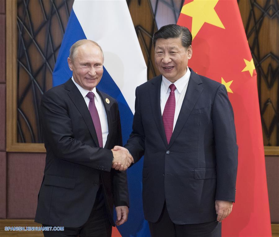 El presidente de China, Xi Jinping, se reunió el viernes con su homólogo de Rusia, Vladimir Putin, en la ciudad vietnamita de Da Nang, para discutir el mayor fortalecimiento de las relaciones y cooperación bilaterales en asuntos regionales e internacionales.