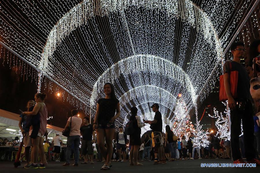 (2)FILIPINAS-QUEZON-SOCIEDAD-NAVIDAD  