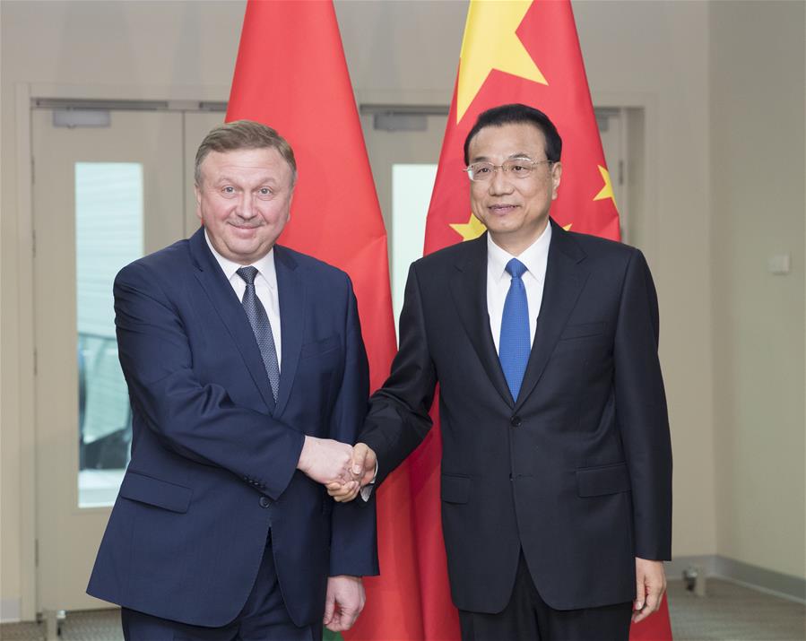 El primer ministro de China, Li Keqiang, se reunió hoy en la ciudad rusa de Sochi con el primer ministro de Bielorrusia, Andrei Kobyakov, y dijo que espera que los dos países hagan mayores esfuerzos para aprovechar el potencial de cooperación en economía, comercio e inversión.