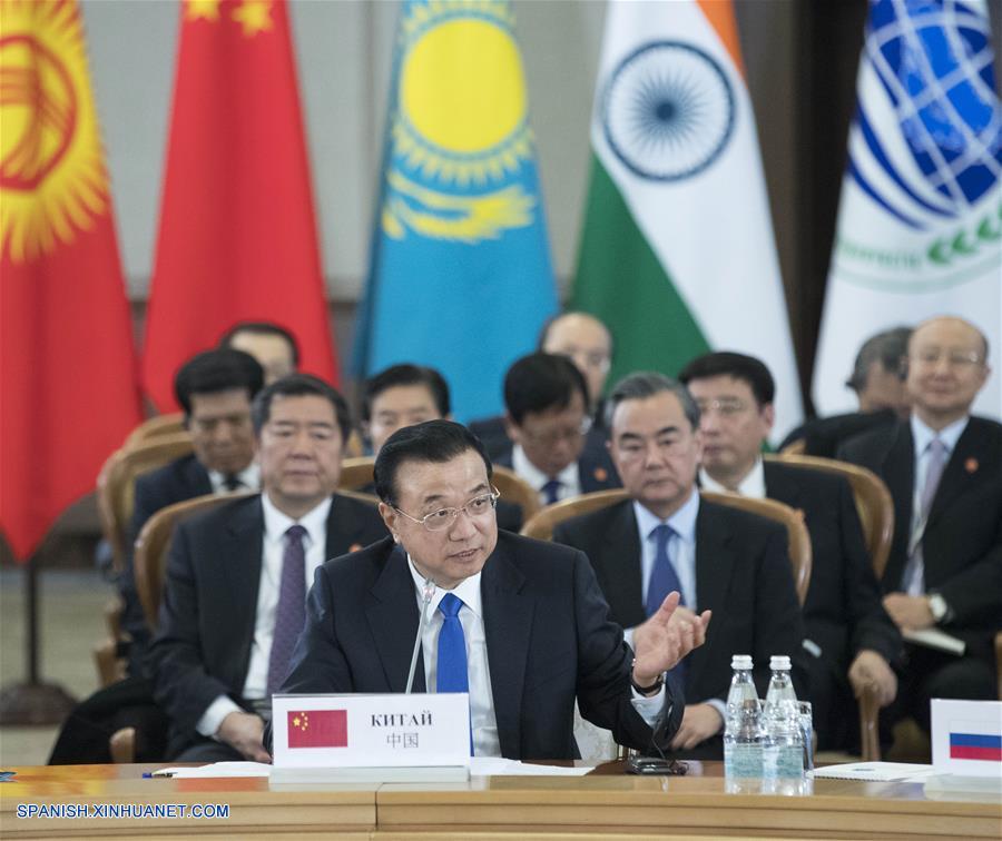 El primer ministro de China, Li Keqiang, exhortó hoy a los miembros de la Organización de Cooperación de Shanghai (OCS) a ampliar la cooperación en seguridad, liberalización del comercio e interconectividad, para así mantener la estabilidad y promover el crecimiento de la región.
