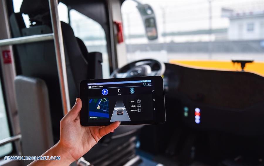 Cuatro autobuses autónomos comenzaron hoy sábado operaciones de prueba en Shenzhen, una ciudad del sur de China conocida por ser la sede de numerosas compañías de alta tecnología.