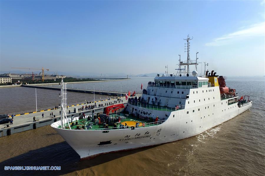 El buque chino de investigación 'Xiangyanghong 10' partió hoy miércoles para iniciar la 49ª expedición oceánica del país, en la que explorará depósitos de sulfuros polimetálicos en el suroeste y noroeste del Océano Índico.