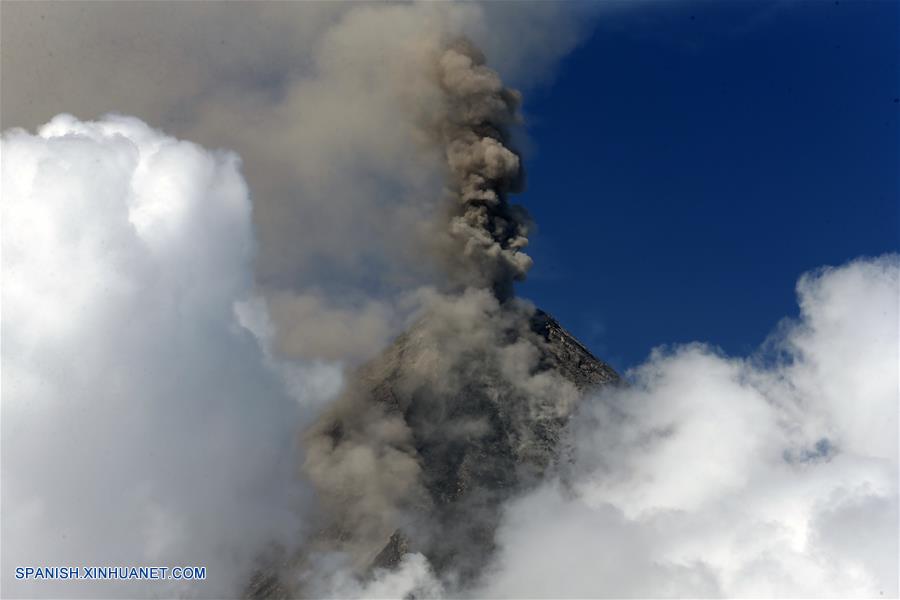 (3)FILIPINAS-ALBAY-MEDIO AMBIENTE-VOLCAN