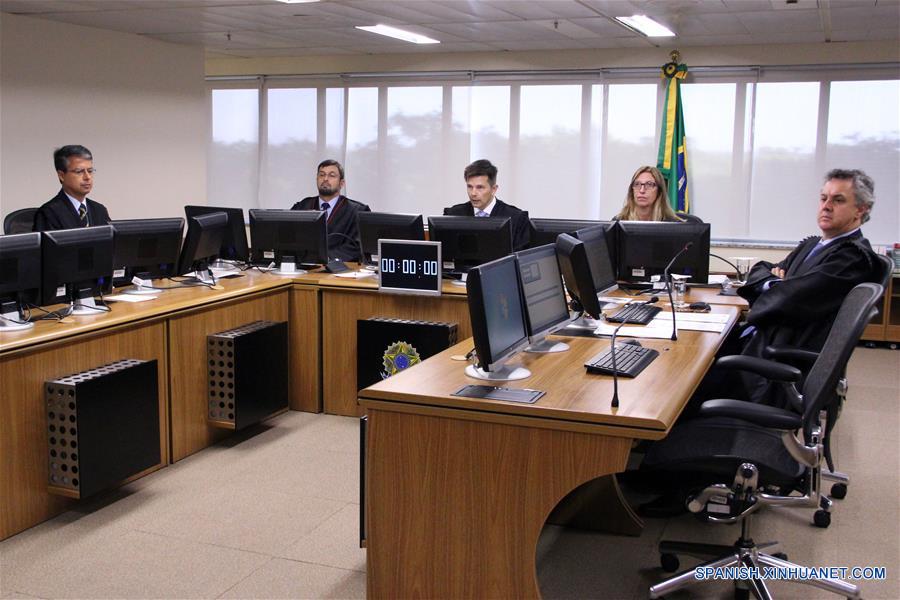 (14)BRASIL-PORTO ALEGRE-JUSTICIA-JUICIO