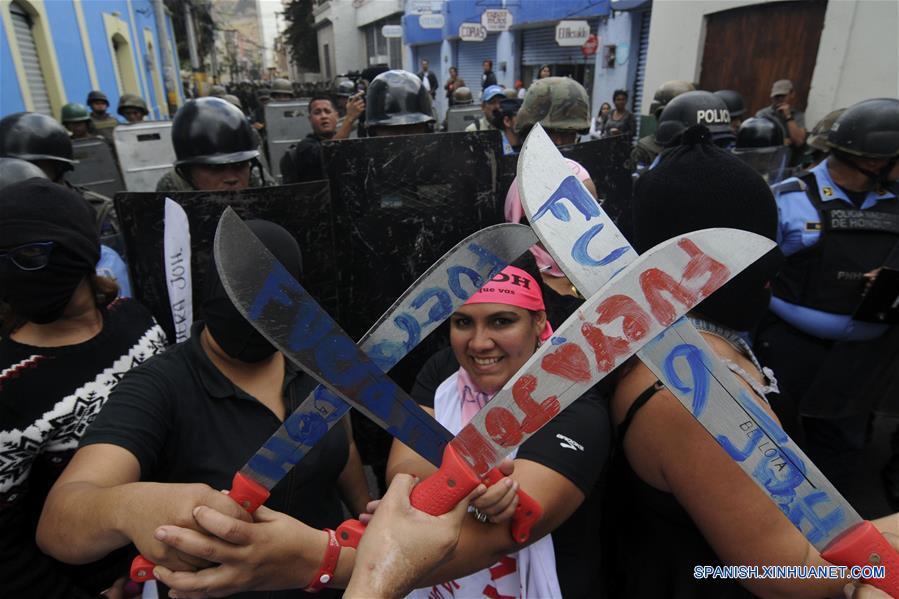 (13)HONDURAS-TEGUCIGALPA-SOCIEDAD-PROTESTA
