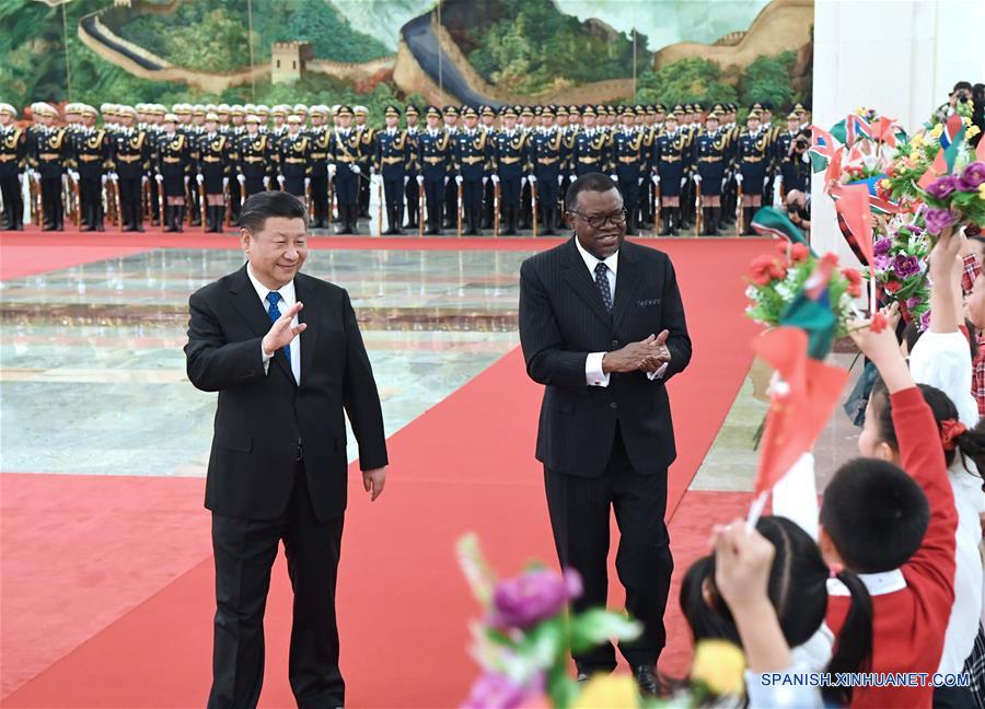 El presidente chino, Xi Jinping, y su homólogo namibio, Hage Geingob, acordaron hoy jueves establecer una asociación de cooperación estratégica integral entre ambos países.