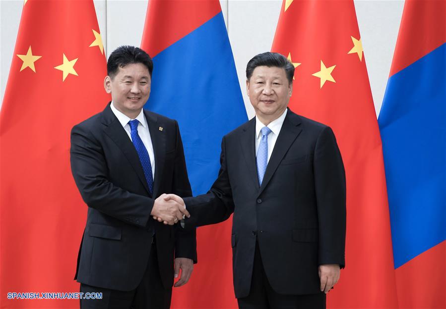 China y Mongolia deben impulsar su asociación estratégica integral con base en los principios de confianza mutua, cooperación y resultados de ganar-ganar, dijo hoy martes el presidente chino, Xi Jinping.