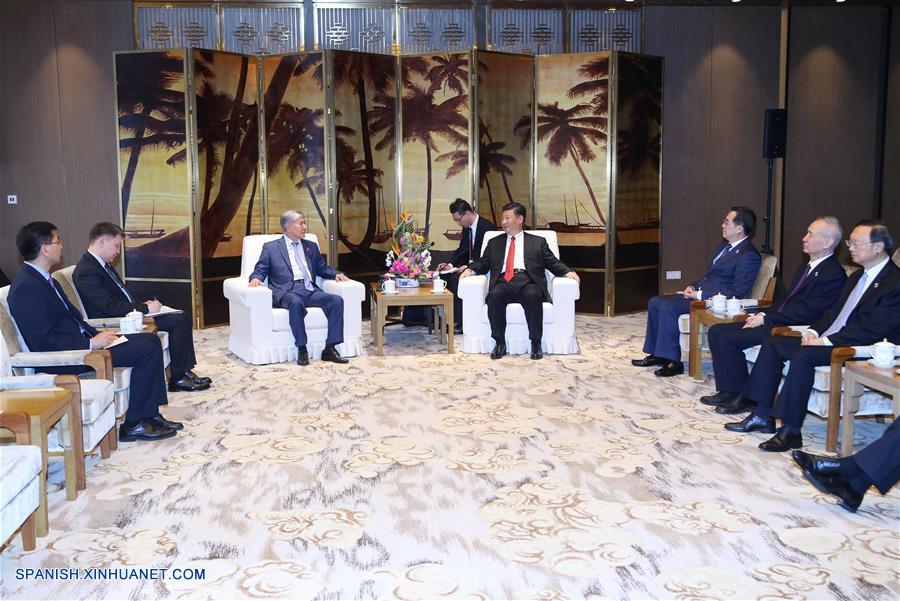 China está lista para trabajar con Kirguistán para impulsar la cooperación, manifestó hoy miércoles el presidente chino, Xi Jinping, en una reunión con el expresidente kirguís Almazbek Atambayev durante la conferencia anual del Foro de Boao para Asia.