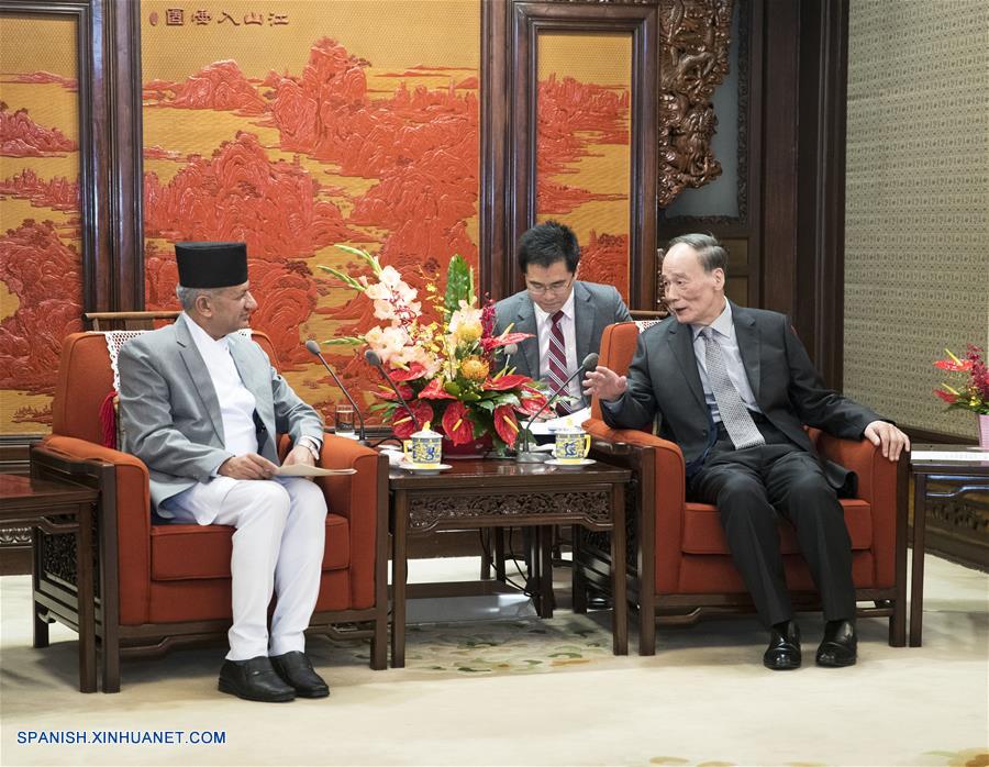 El vicepresidente de China Wang Qishan se reunió hoy miércoles con el ministro de Relaciones Exteriores de Nepal Pradeep Kumar Gyawali en Beijing, y prometió promover las relaciones bilaterales para elevarlas a un nuevo nivel.