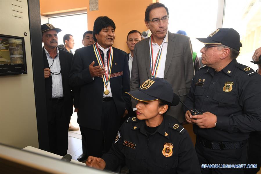 (1)PERU-DESAGUADERO-BOLIVIA-FRONTERA
