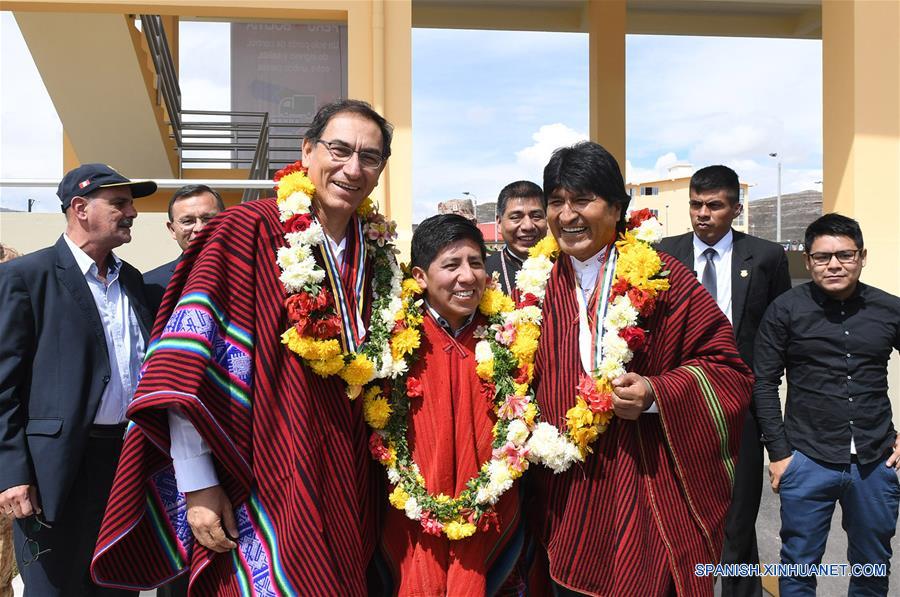 (2)PERU-DESAGUADERO-BOLIVIA-FRONTERA