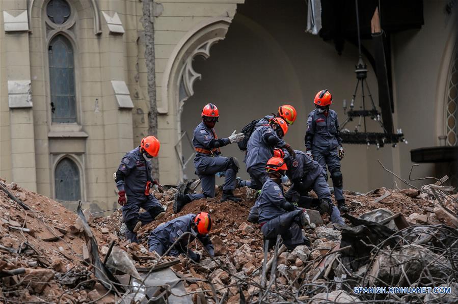 (2)BRASIL-SAO PAULO-INCENDIO 