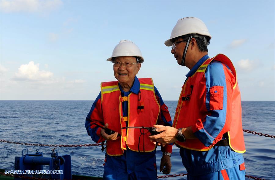 Un sumergible tripulado chino ha llevado a su pasajero más longevo en una misión de investigación en aguas profundas en el Mar Meridional de China.