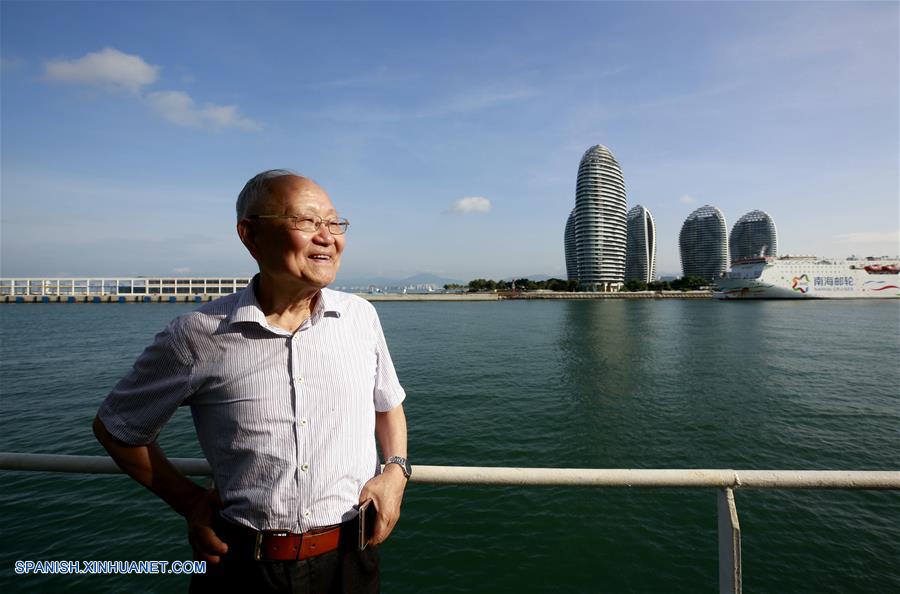 Un sumergible tripulado chino ha llevado a su pasajero más longevo en una misión de investigación en aguas profundas en el Mar Meridional de China.