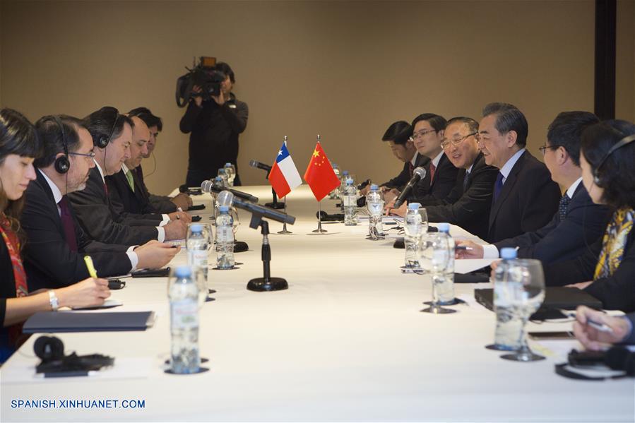 China espera que Chile continúe jugando un rol activo y ejemplar en la construcción conjunta de la iniciativa china de la Franja y la Ruta en América Latina, dijo el consejero de Estado y ministro de Exteriores de China, Wang Yi, aquí el domingo.