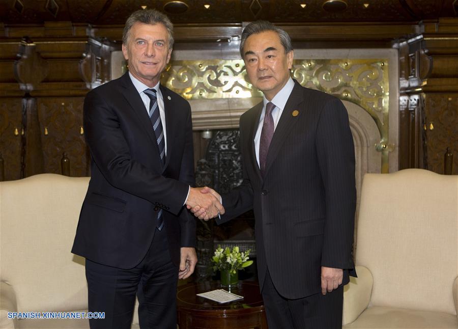 China y Argentina reforzarán la cooperación en varios sectores, según se comprometieron este martes en una reunión en Buenos Aires el consejero de Estado y ministro de Relaciones Exteriores chino, Wang Yi, y el presidente argentino, Mauricio Macri.