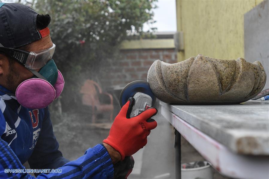 (5)CHILE-NAVIDAD-ESCULTORES-SERIE