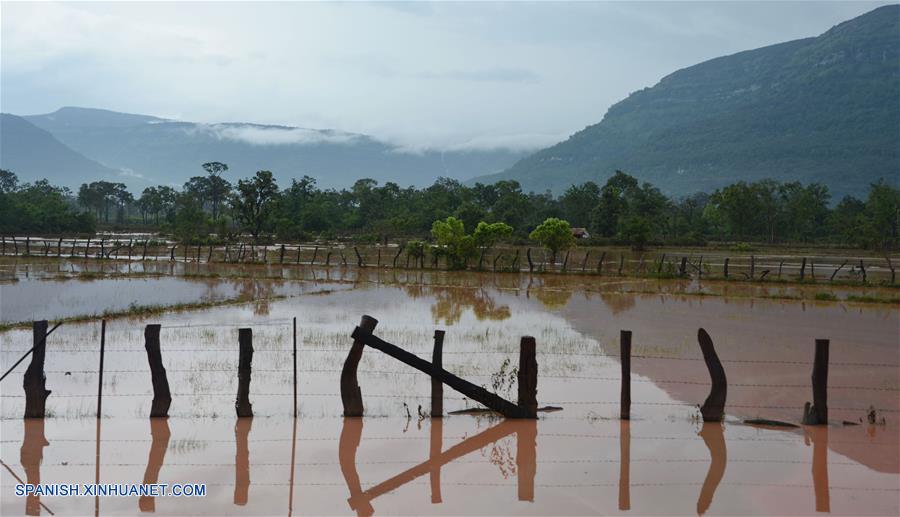 LAOS-ATTAPEU-PRESA-COLAPSO