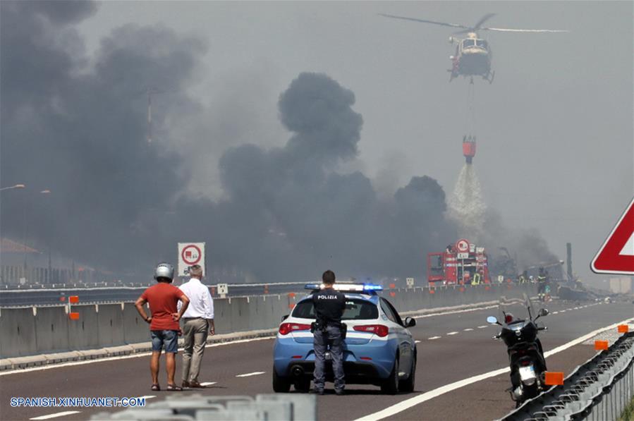 ITALIA-BOLONIA-EXPLOSION-CAMION CISTERNA