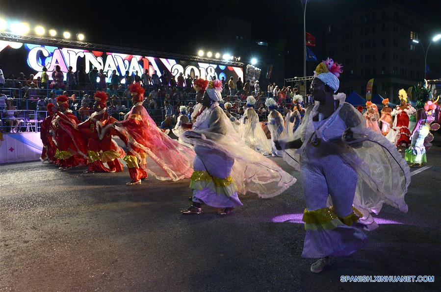 CUBA-HABANA-CARNAVAL-WILLY Y LAS VOLUMINOSAS-SERIE