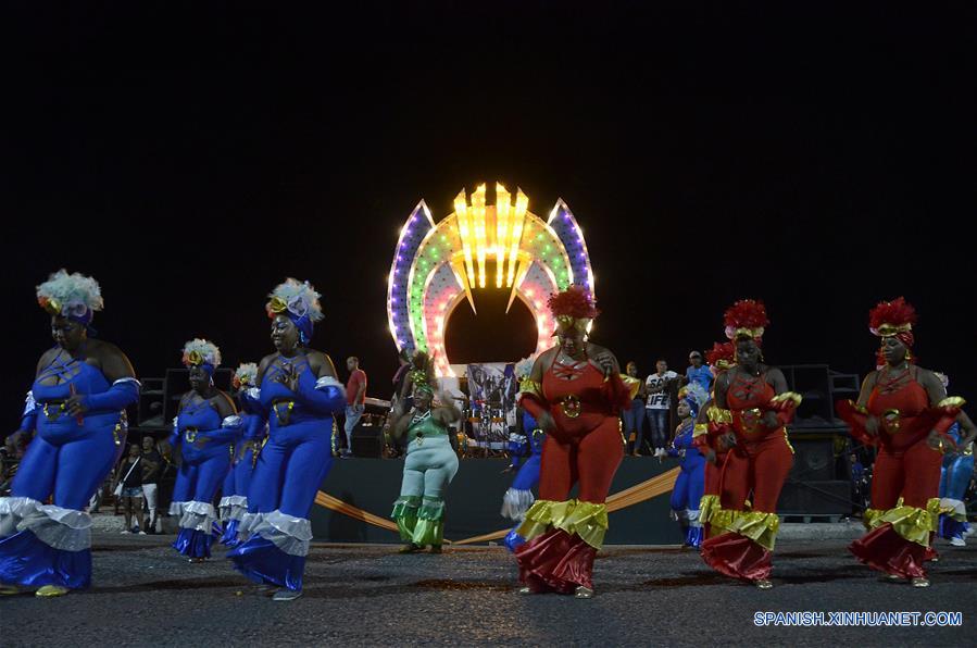 CUBA-HABANA-CARNAVAL-WILLY Y LAS VOLUMINOSAS-SERIE