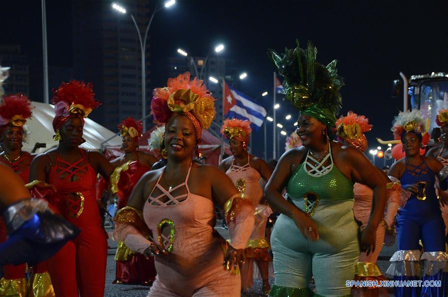 CUBA-HABANA-CARNAVAL-WILLY Y LAS VOLUMINOSAS-SERIE