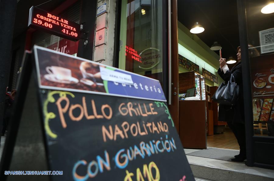 ARGENTINA-BUENOS AIRES-DOLAR