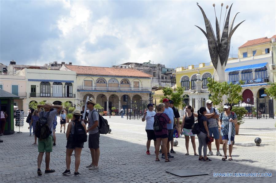 CUBA-HABANA-TURISMO-TEMPORADA ALTA-SERIE