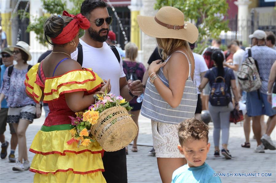 CUBA-HABANA-TURISMO-TEMPORADA ALTA-SERIE