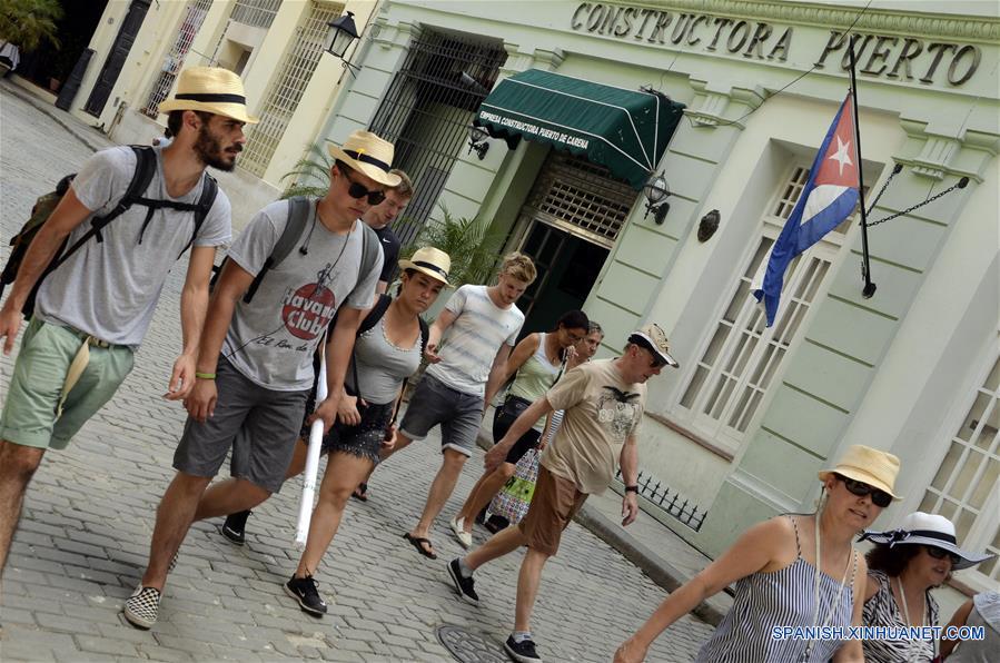CUBA-HABANA-TURISMO-TEMPORADA ALTA-SERIE