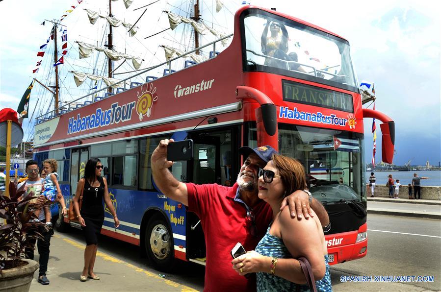 CUBA-HABANA-TURISMO-TEMPORADA ALTA-SERIE