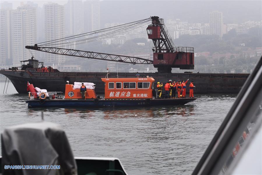 CHINA-CHONGQING-ACCIDENTE-AUTOBUS-RESCATE