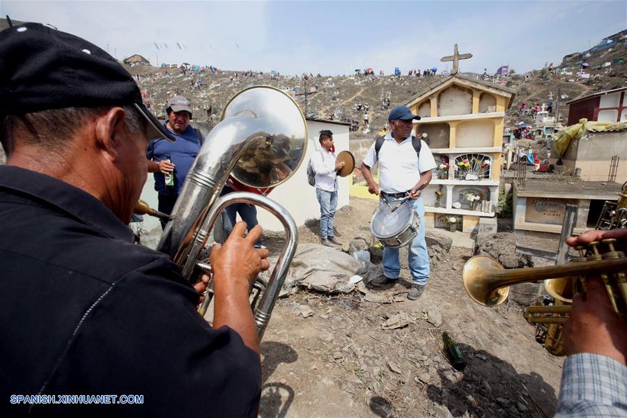 PERU-LIMA-DIA DE TODOS LOS SANTOS