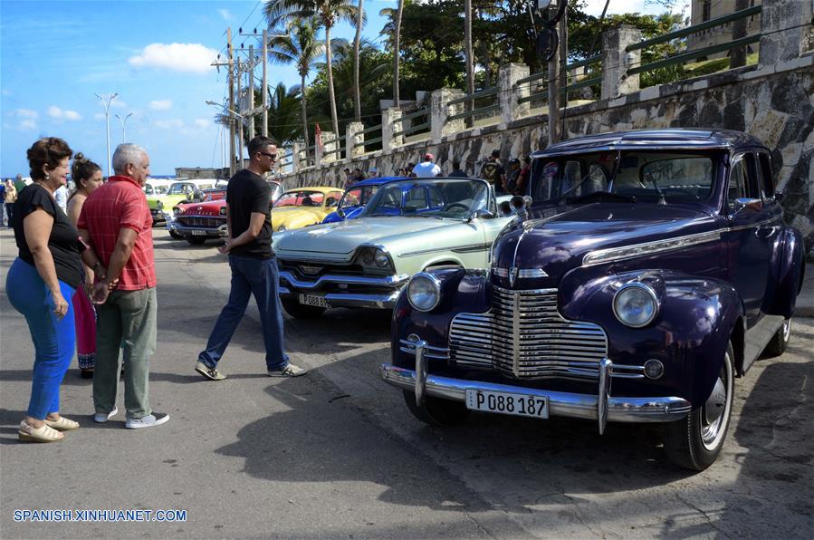 CUBA-HABANA-AUTOMOVILES CLASICOS-SERIE