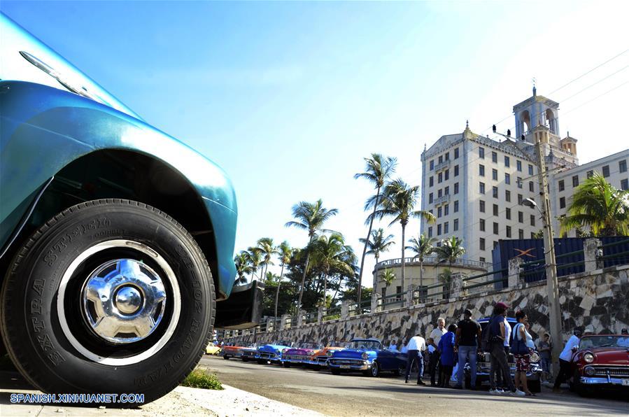 CUBA-HABANA-AUTOMOVILES CLASICOS-SERIE